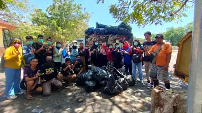 Berkontribusi di WCD, Difabel Bulukumba Gelar Aksi Bersih di Bira