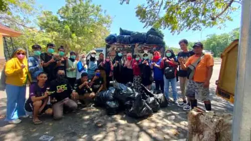 Berkontribusi di WCD, Difabel Bulukumba Gelar Aksi Bersih di Bira