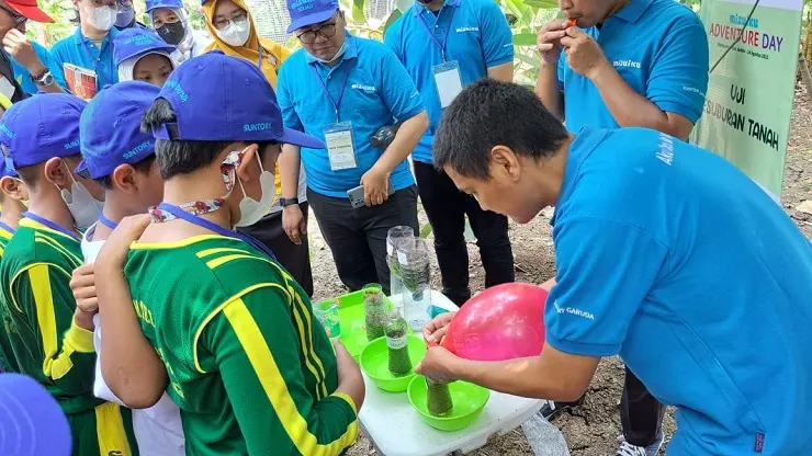 SGB Bawa Puluhan Siswa SD Binaan Mizuiku Belajar di Ekoriparian Citarum