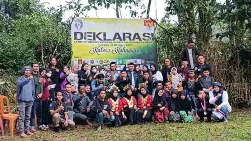 Masyarakat Kahayya Deklarasikan LKBMK sebagai Wadah Cinta pada Lingkungan