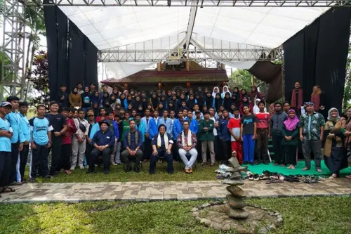 Menteri Siti Apresiasi Akademi Ekologi yang Digelar WALHI