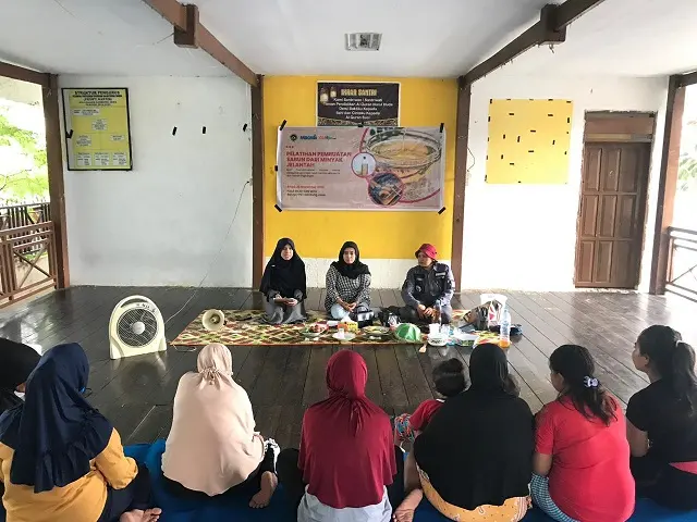 Klikhijau Edukasi Warga Kelurahan Sambung Jawa Daur Ulang Jelantah