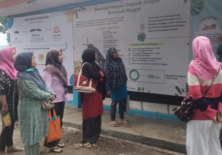 Antusias Ibu-ibu RT Mendatangi Lokasi Budidaya Maggot di Sambung Jawa