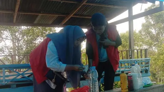 Mengulik Cara Pembuatan POC dan Pestisida Nabati ala Mahasiswa KKN Unhas