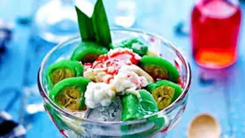 Menilik Sejarah Es Pisang Ijo, Takjil Andalan yang Ramah Kantong