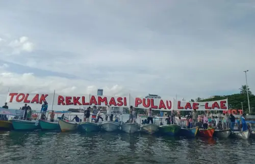 Menyadari Ancaman Nyata, Warga Pulau Lae-lae Gelar Parade Perahu Tolak Reklamasi