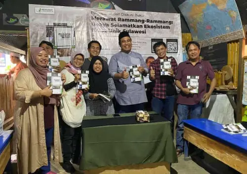 Buku "Merawat Rammang-rammang", Legasi Selamatkan Ekosistem Karst Sulawesi 