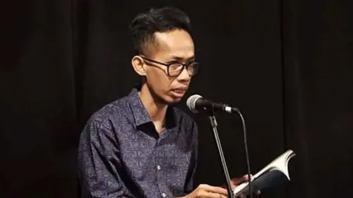 Menikmati Akhir Pekan Bersama 3 Puisi Bertema Hujan dari M. Aan Mansyur