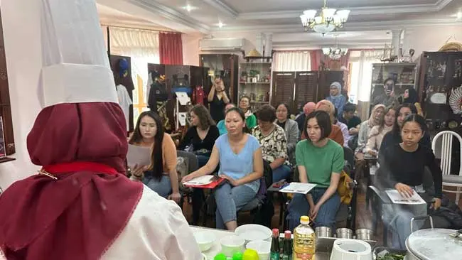 Nasi Goreng Iga dan Talam Labu Kuning Menggoyang Lidah Warga Kazakshtan