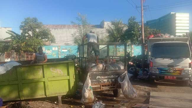 Menghela Napas di Tumpukan Sampah Tamamaung, Makassar