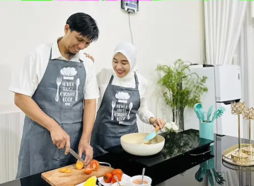 Istri-istri Karyawan PLN Makassar Ajak IRT Memasak Asik dengan Kompor Listrik