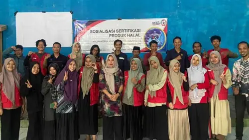 Sosialisasi Sertifikasi Produk Halal, Upaya Mahasiswa KKN Unhas Kembangkan UMKM Desa Kindang