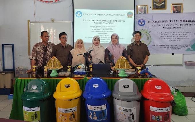 Tim PKM PNUP Edukasi Penanganan Sampah di SD Pampang
