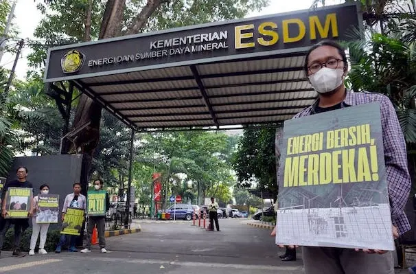 STuEB Beberkan Dampak Mengerikan PLTU Batubara di Pulau Sumatera