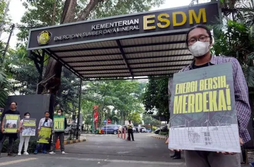 STuEB Beberkan Dampak Mengerikan PLTU Batubara di Pulau Sumatera