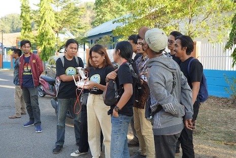 Mahasiswa Magang Mandiri Unhas di TN Babul Antusias Belajar Terbangkan Drone