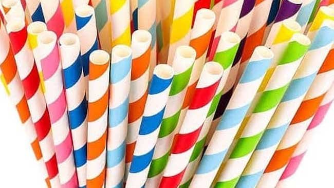 Sedotan Kertas Berbahaya bagi Lingkungan dan Kesehatan?