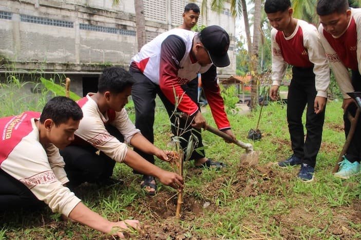 Dorong Pelestarian Bambu, KEHATI dan CIMB Niaga Sasar Pesantren di Banten