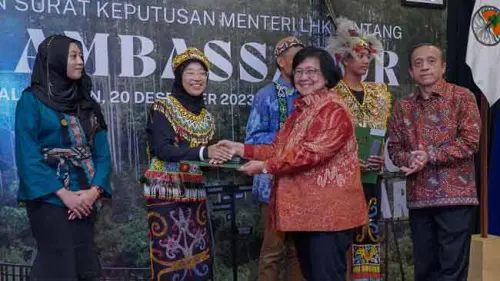 71 Generasi Muda Kaltim Terima SK Green Ambassador dari KLHK