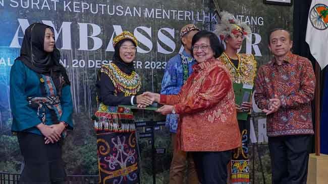 71 Generasi Muda Kaltim Terima SK Green Ambassador dari KLHK