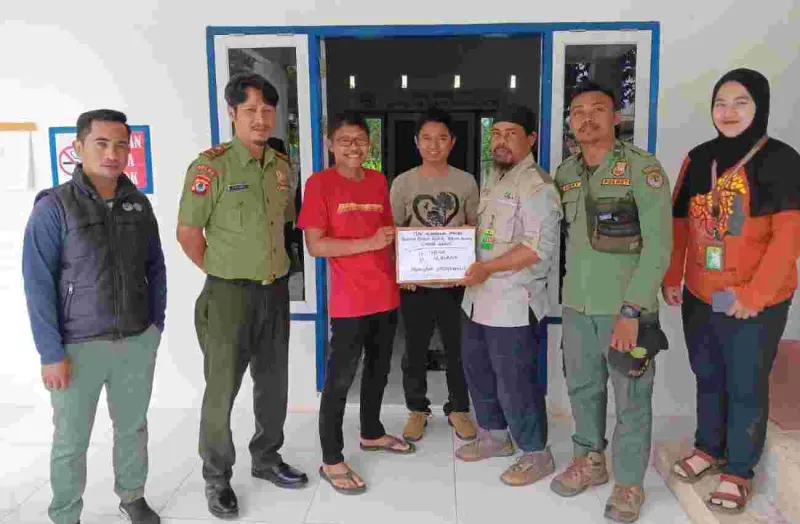 Berpatroli Jaga Hutan dan Berbagi Kebaikan di Bulan Ramadan