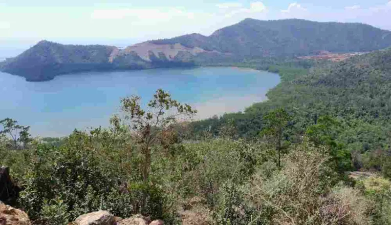 Eksotisme Pemandangan di Pulau Kabaena dari Balik Tambang