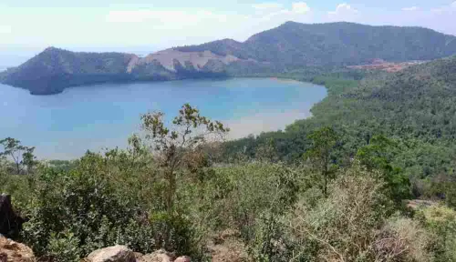 Eksotisme Pemandangan di Pulau Kabaena dari Balik Tambang