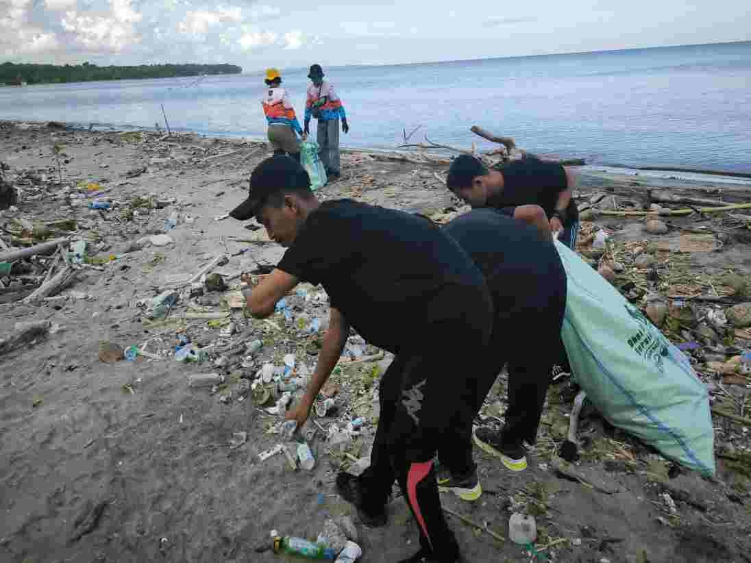 Aksi Cinta Alam GYM & SSD di Kampung Penyu Tanjung Sumingi