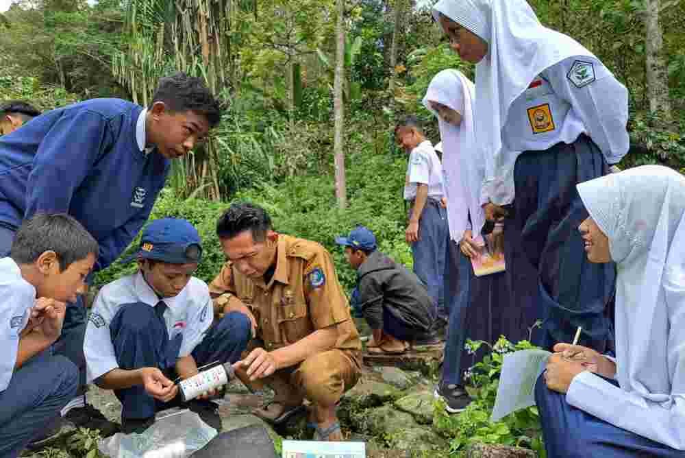 SMPN Satap 13 Bulukumba Pantau Kualitas Air Danau Lurayya, Desa Kahayya