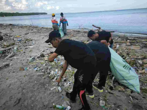 Aksi Cinta Alam GYM & SSD di Kampung Penyu Tanjung Sumingi