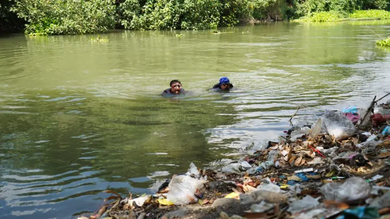 Kali Surabaya Makin Tercemar: Sampah Plastik dan Limbah Industri Ancam Kesehatan Warga