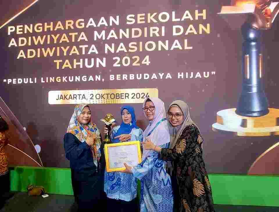 Hendriati Sabir Persembahkan Adiwiyata Mandiri untuk SD Negeri Borong Makassar