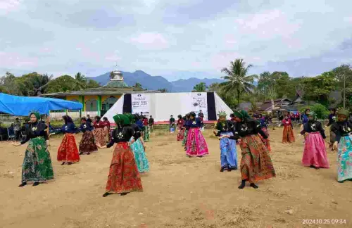 Tarian dan Alat Musik dari Barang Bekas Warnai Pembukaan KMA Part IV KP2K