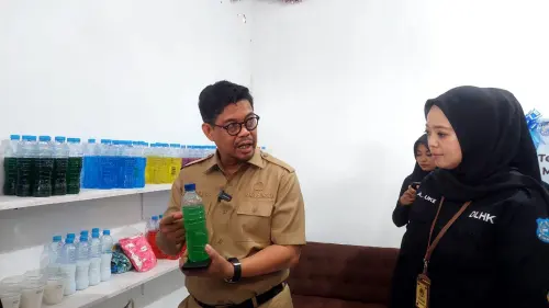 Kurangi Plastik Sekali Pakai: Wabup Bulukumba Resmikan Toko Isi Ulang dan Bank Sampah