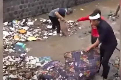 Gubernur Jabar Nyebur Bersih Sampah Sungai, Pahitnya Lidah Netizen?