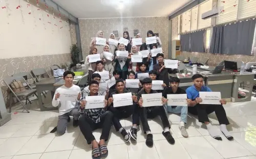 Begini Cara Klikhijau Ajak Siswa SMA Islam Athirah Peringati Hari Bumi!