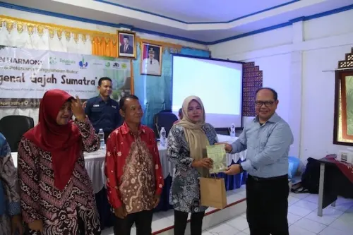 Belantara Foundation Melatih Penggunaan Pendamping Buku Ajar tentang Gajah Sumatra untuk Guru SD