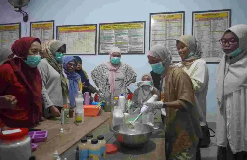 Perangi Sampah Sachet, KORSA Bulukumba Ajak Masyarakat  Buat Sabun Sendiri