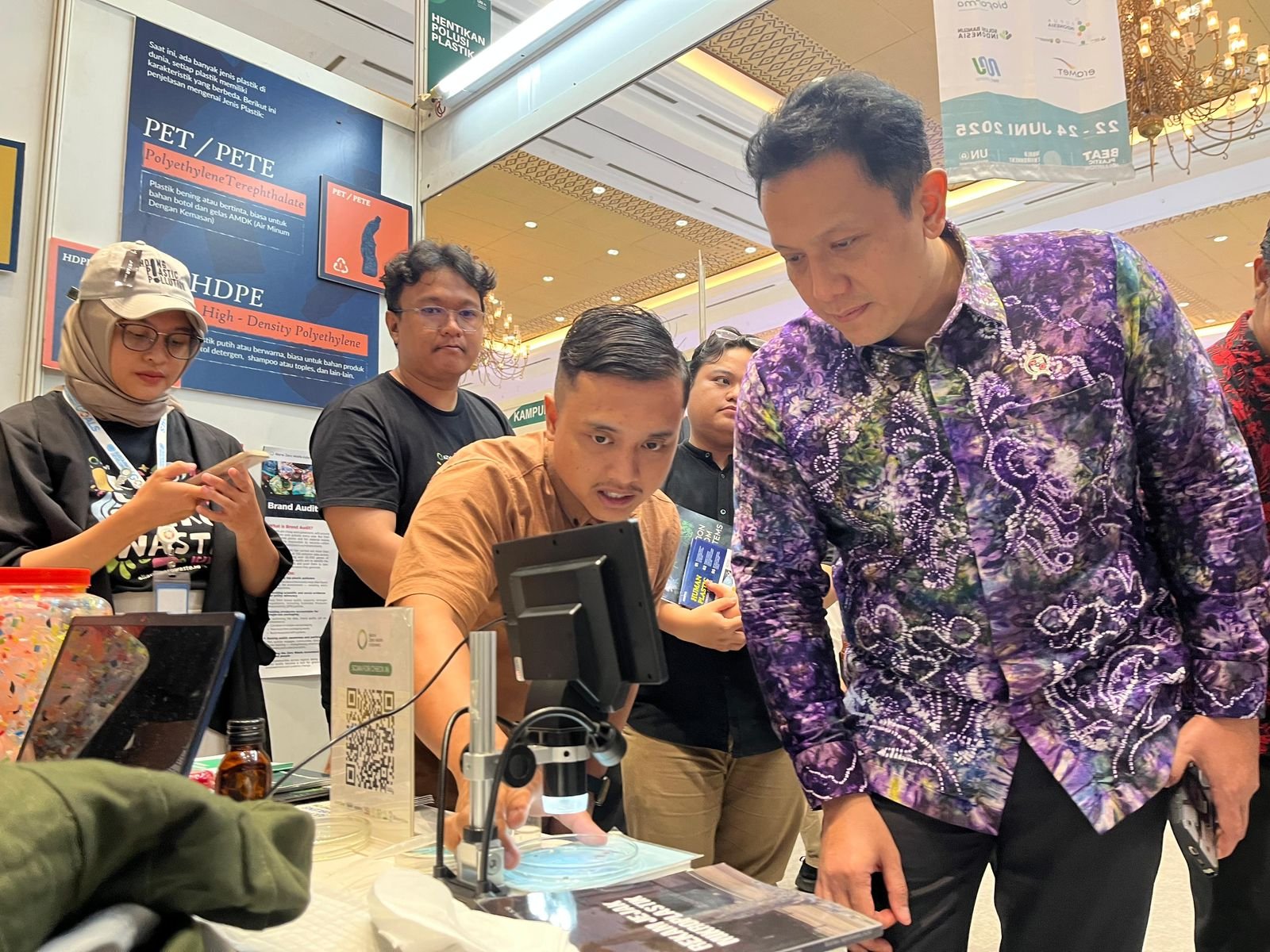 ECOTON Hadirkan Swab Kulit Mikroplastik dan Edukasi Zero Waste di JCC Senayan