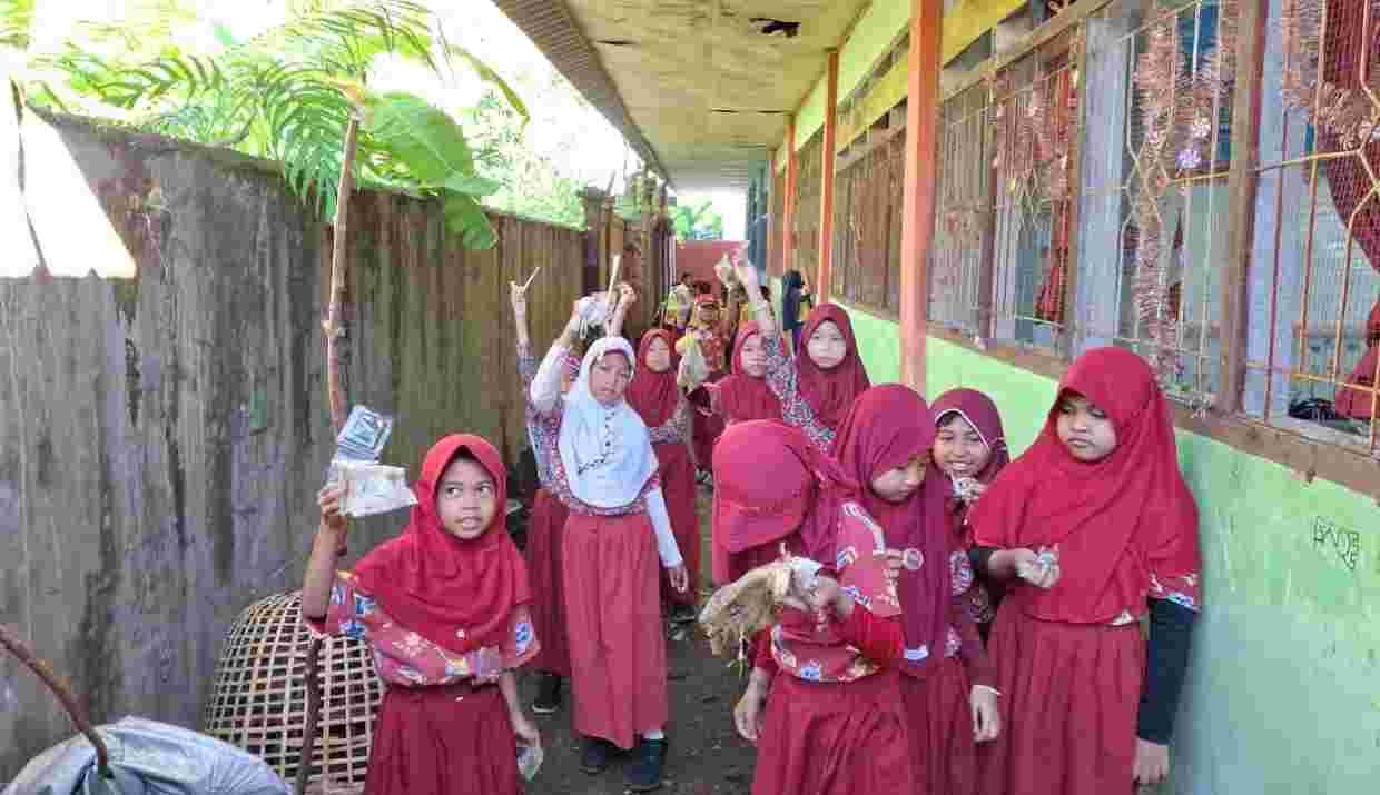 SD Negeri Parinring Makassar Implementasikan Semangat SAPTA di Hari Lingkungan Hidup