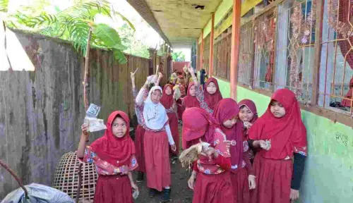 SD Negeri Parinring Makassar Implementasikan Semangat SAPTA di Hari Lingkungan Hidup