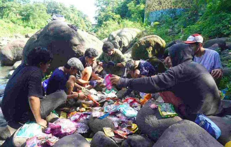 Sungai di Bulukumba Disesaki Sampah Plastik, Produsen dan Pemda Harus Segera Bertindak
