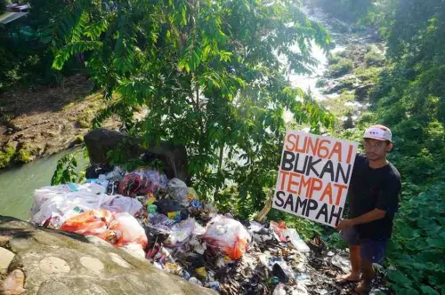 Sungai Jadi tempat Sampah Warga di Bulukumba, Pemdes Harus Ambil Peran!