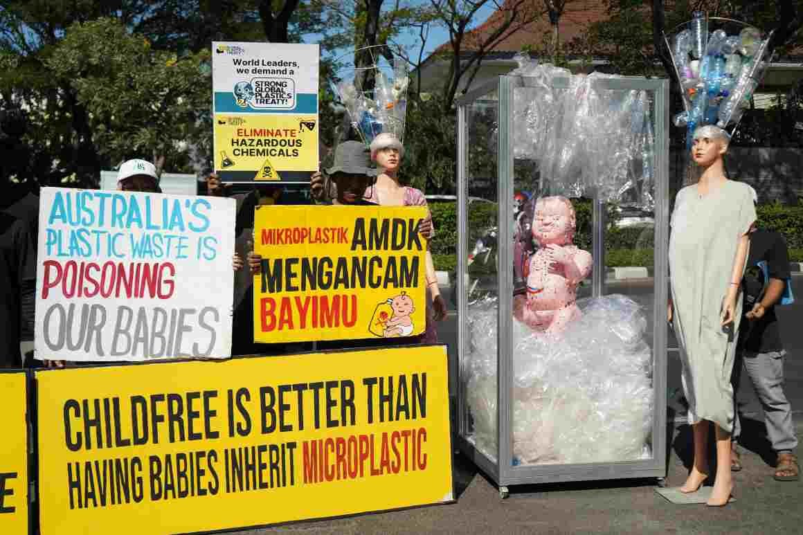 Ecoton Desak Australia Hentikan Pengiriman Sampah ke Indonesia
