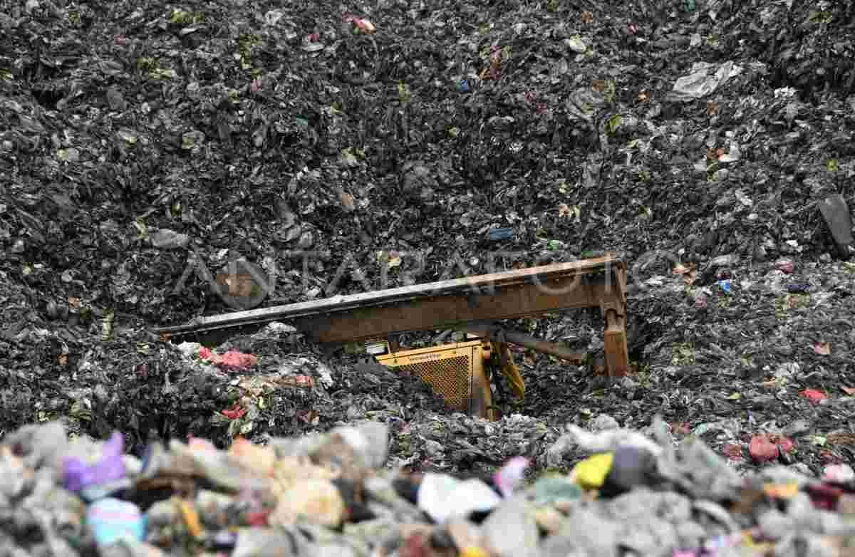 Tragedi Longsoran Sampah di TPAS Galuga, Operator Alat Berat Tewas Tertimbun
