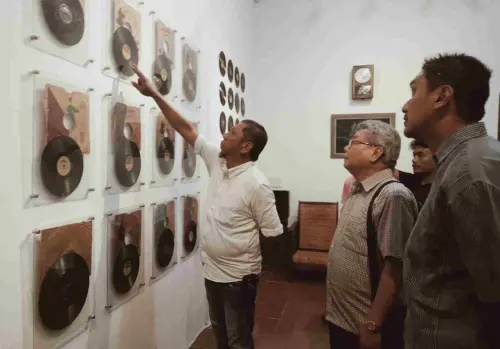 Suara Masa Lalu, Warisan Masa Depan: Pameran Piringan Hitam Lagu Makassar