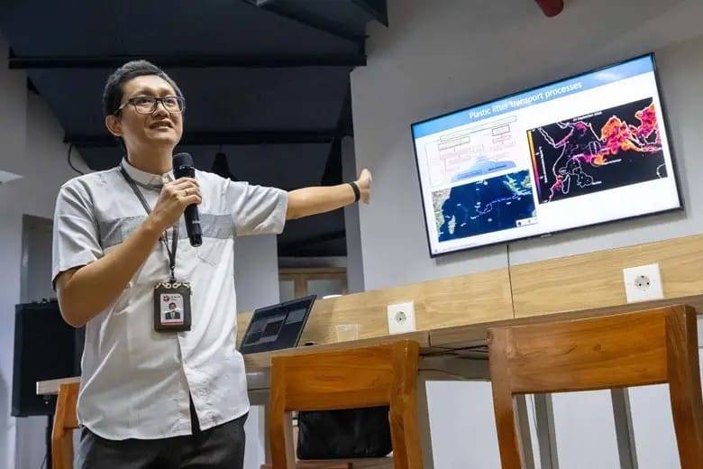 Peringatan Polusi dari Langit, Air Hujan Jakarta Ditemukan Mengandung Mikroplastik Berbahaya