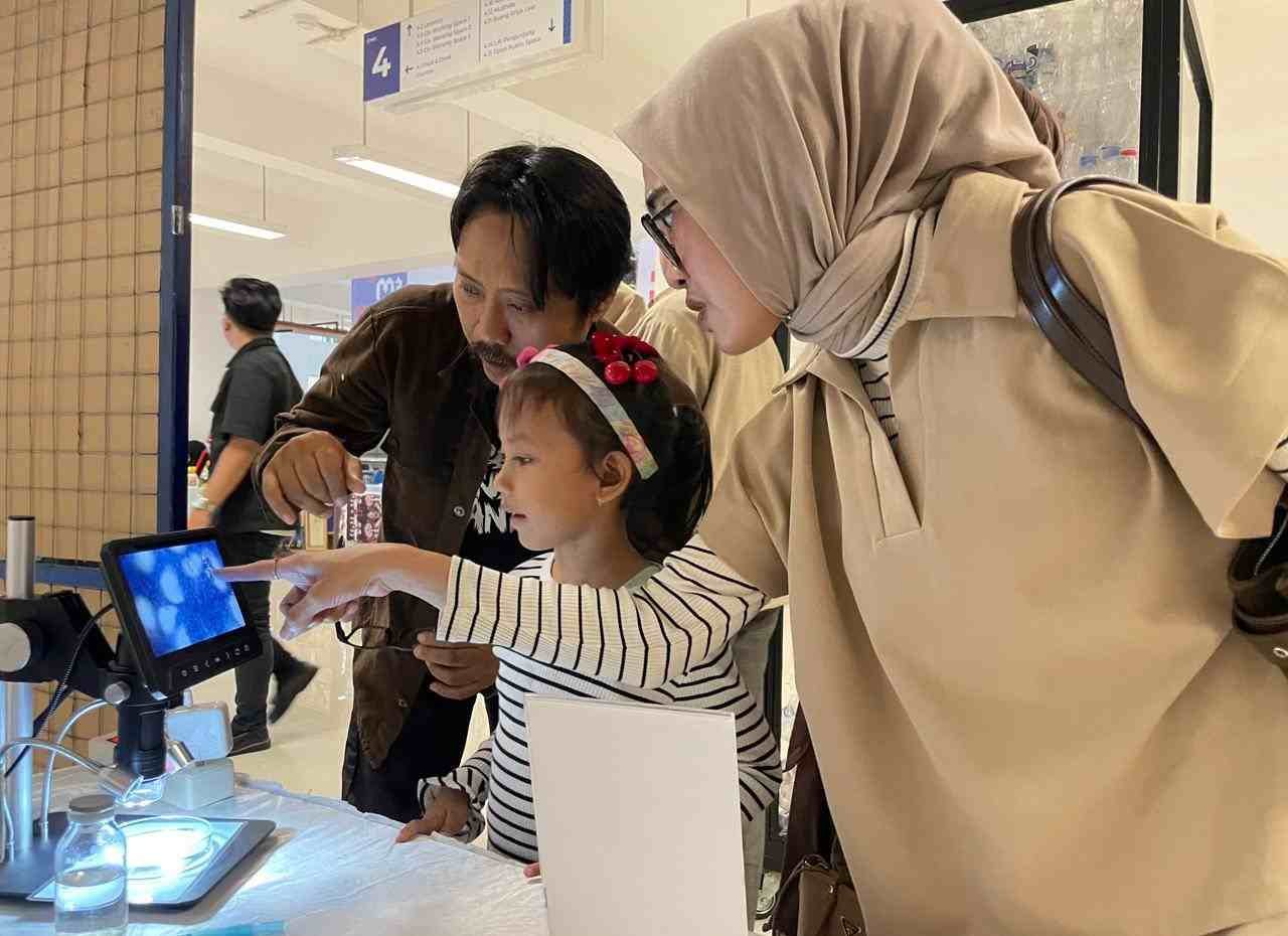 Ecoton Ungkap Pencemaran Mikroplastik dalam Air Hujan Malang Raya