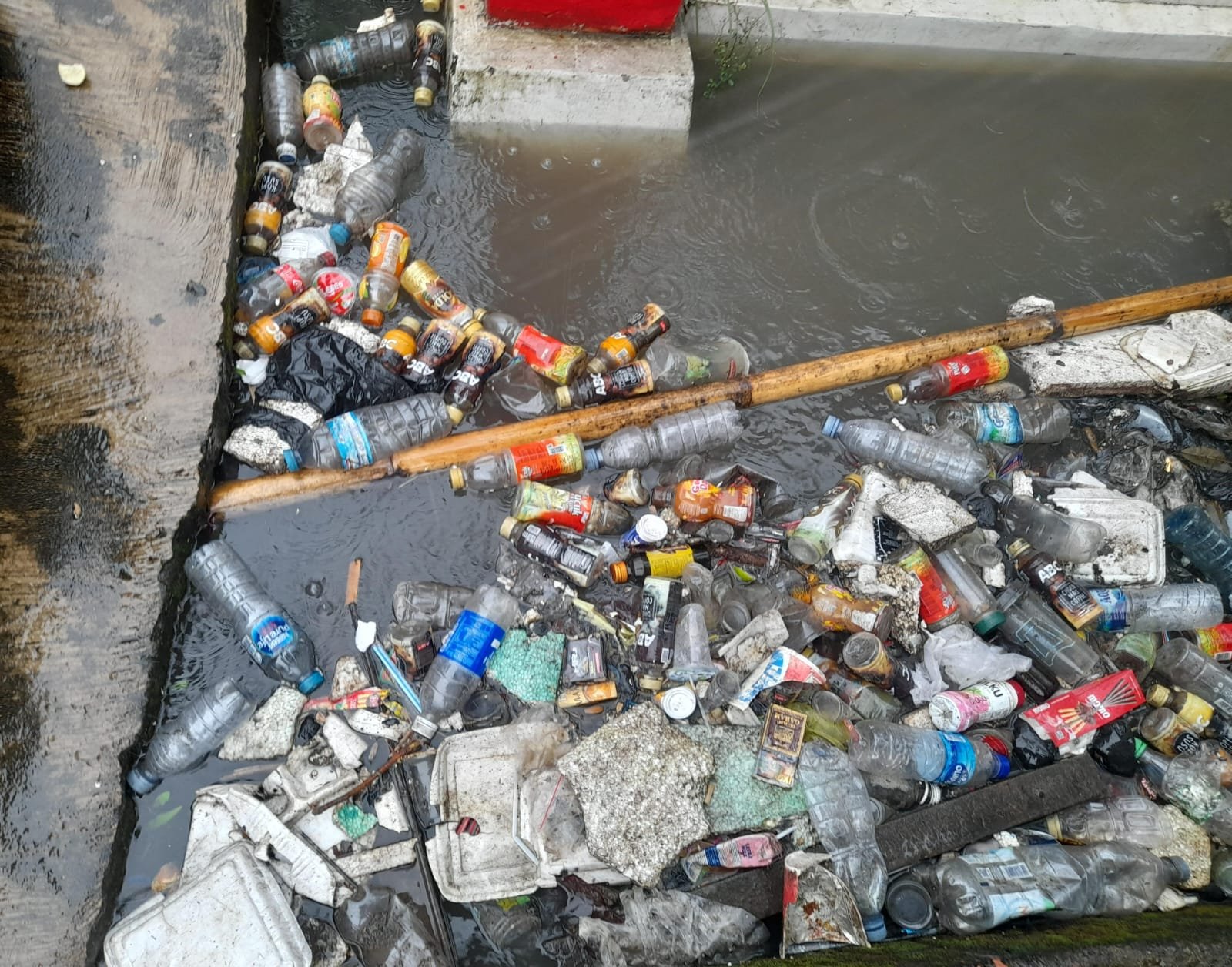Buang Sampah Haram, tapi Kita Tetap Enjoy Melakukannya