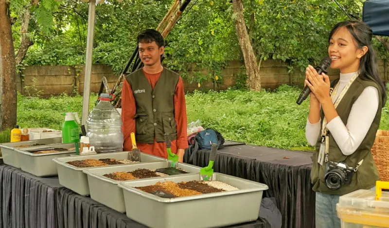 Baruga Berkebun Kembali Digelar, Warga Bukit Baruga Belajar Berkebun dan Mengolah Kompos